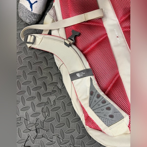 The North Face Vault Backpack - Picture 6 of 9